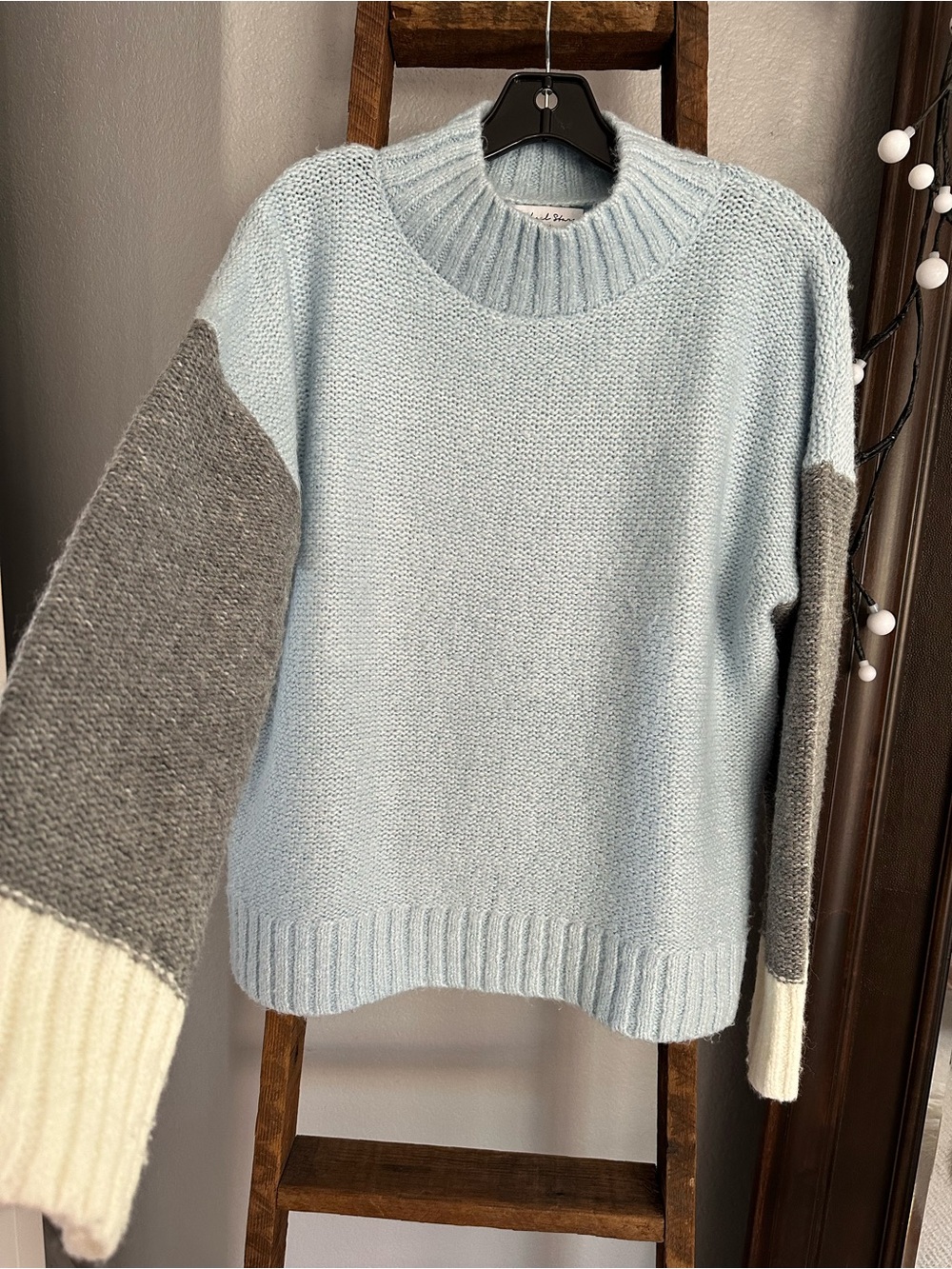 Michael Stars Light Blue Crewneck Sweater with Gray and Cream Sleeves, size medi - Picture 5 of 9